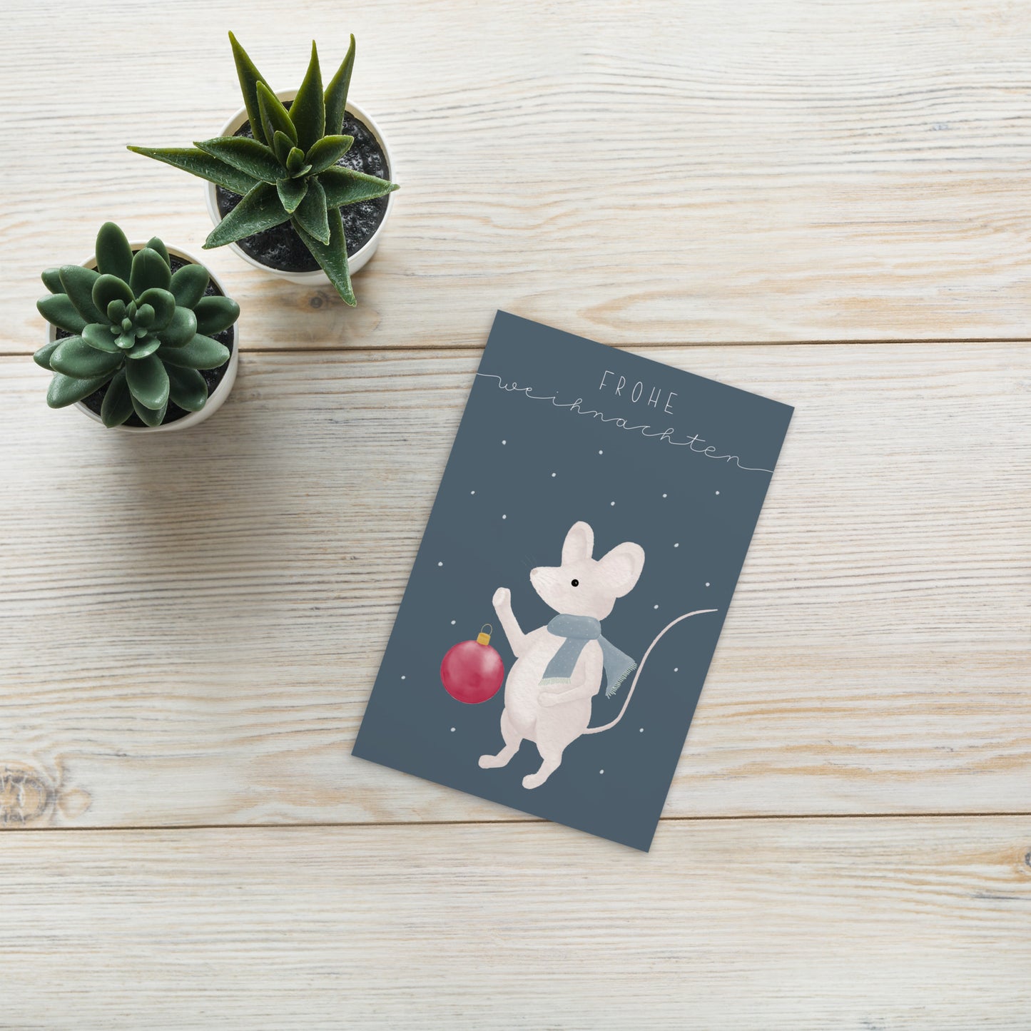 Postkarte "Maus mit Christbaumkugel"