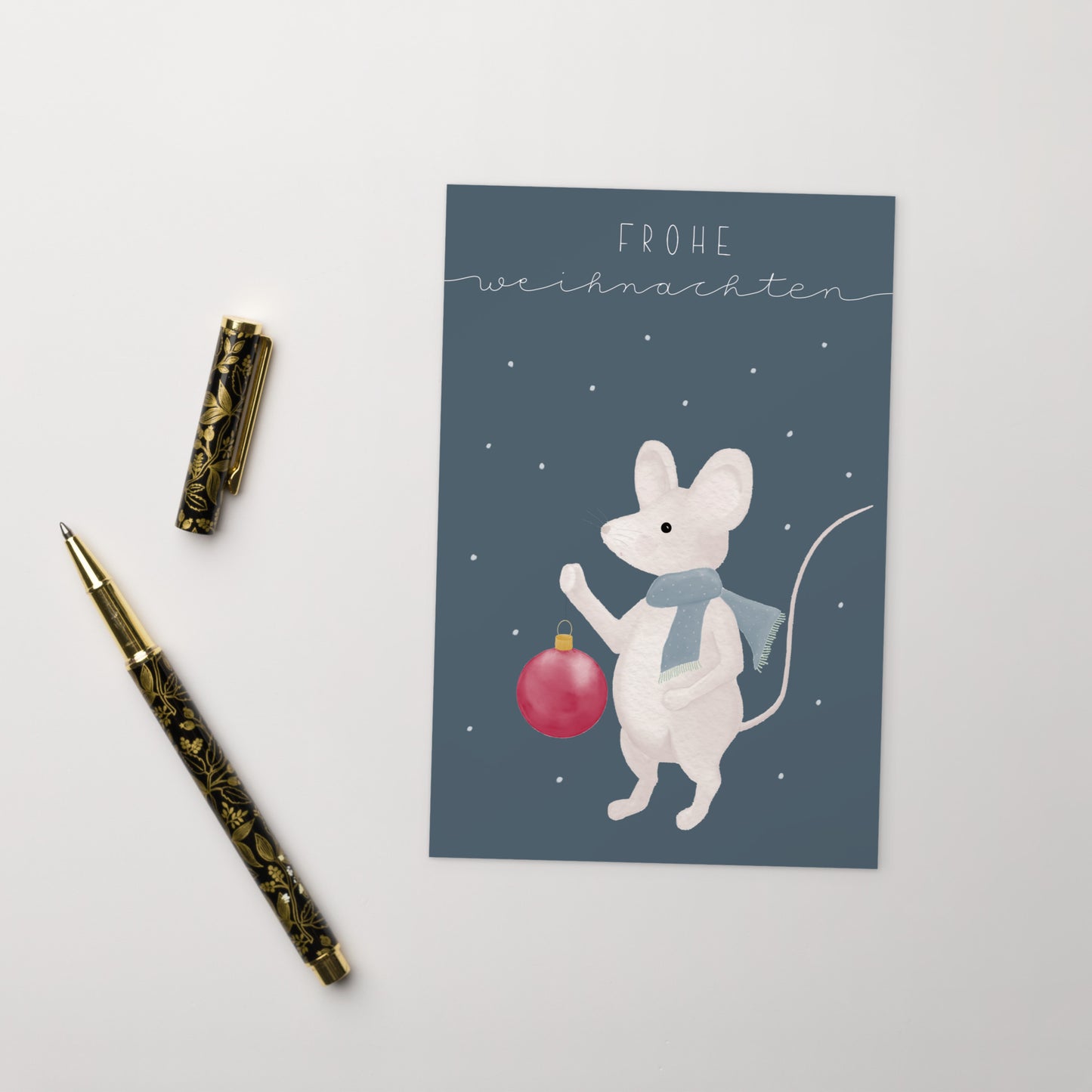 Postkarte "Maus mit Christbaumkugel"