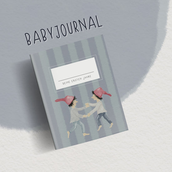 Handillustriertes Baby Erinnerungsbuch im Zwergendesign – Aquarell Hardcover Babyalbum 0–3 Jahre als Geschenk zur Geburt oder Taufe